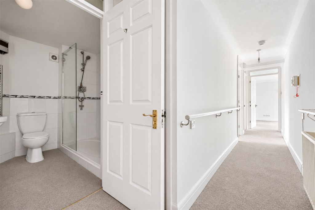Apartment in Reading - View 4