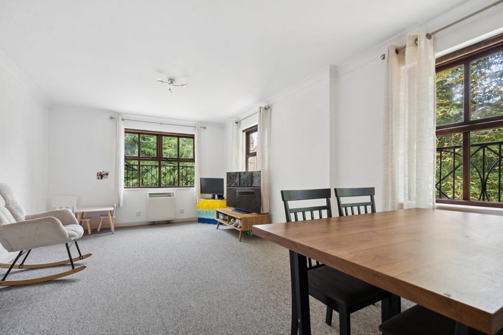 Apartment in Watford, North Watford - View 4