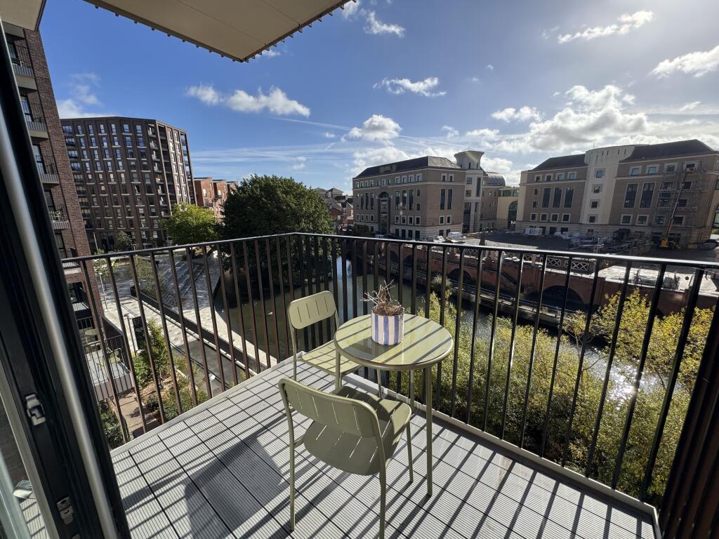 Apartment in Reading - View 4