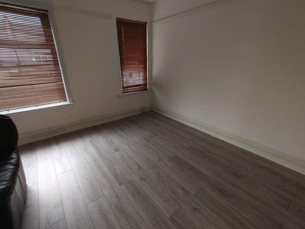 Apartment in Kingston upon Thames - View 4