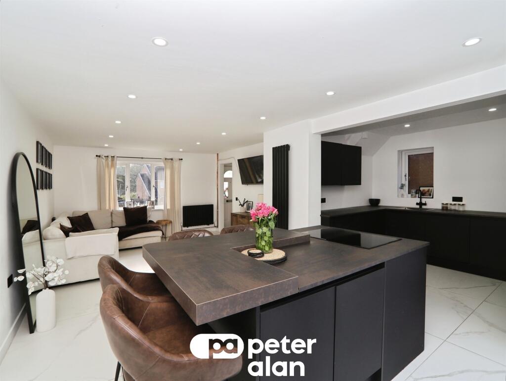 House in Newport - View 4