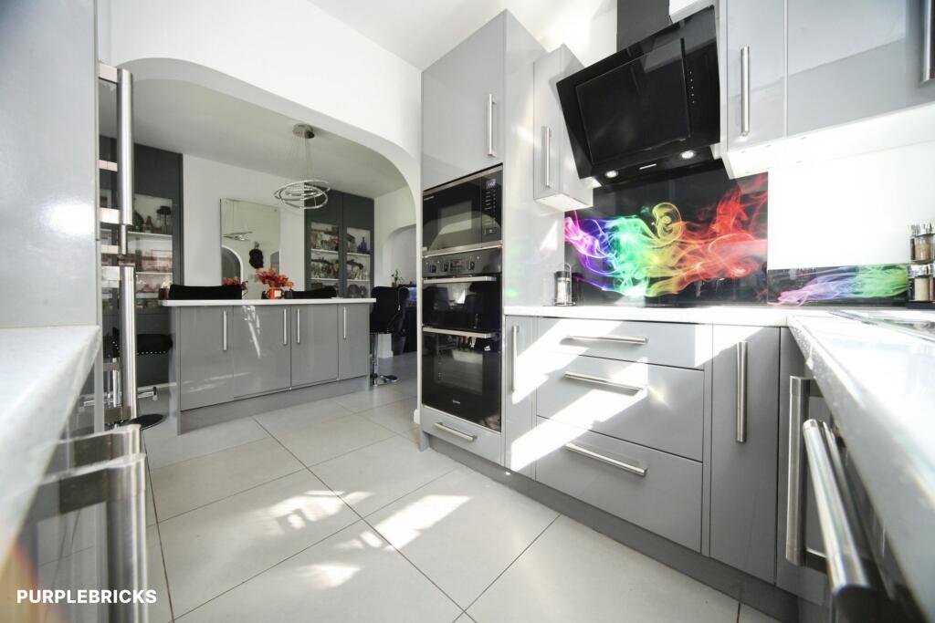 House in Luton - More