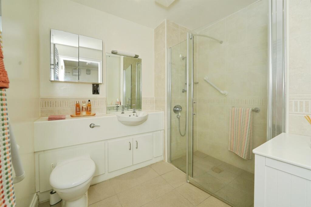 Chantry Court, Westbury photo 5