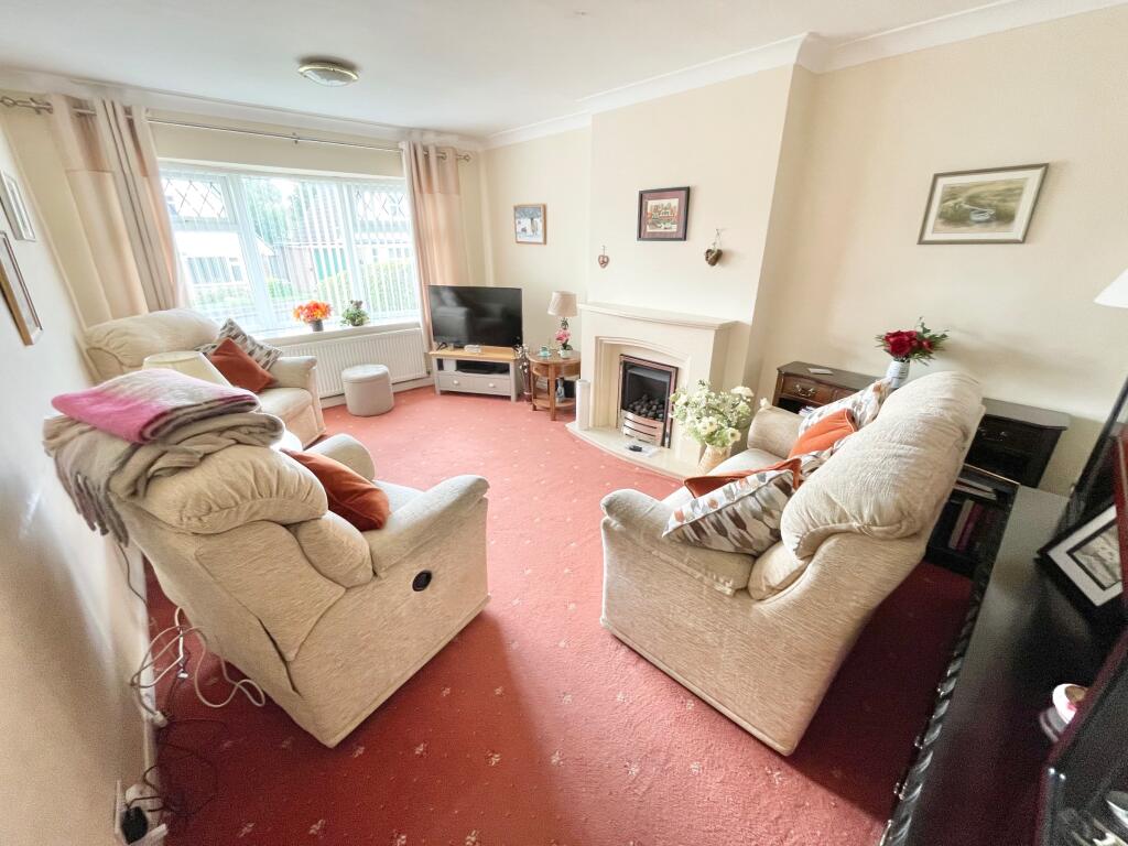 34, Knowe Hill Crescent, Lancaster photo 2