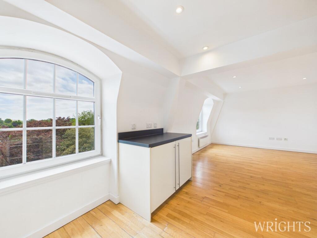 Apartment in St Albans - View 5