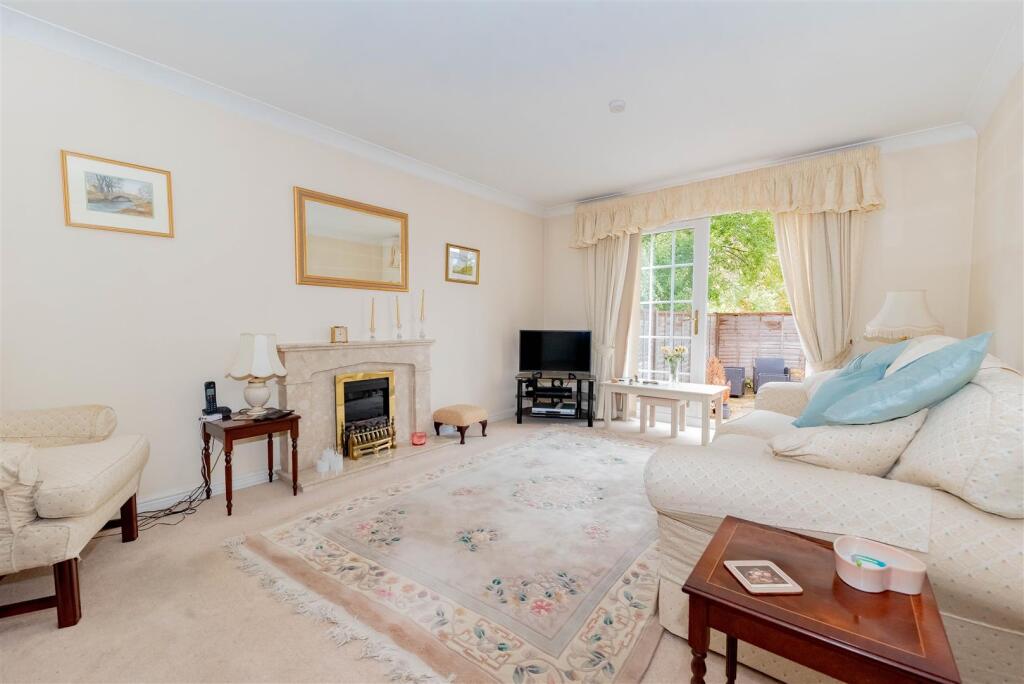 Apartment in Surrey Heath, Camberley - View 2