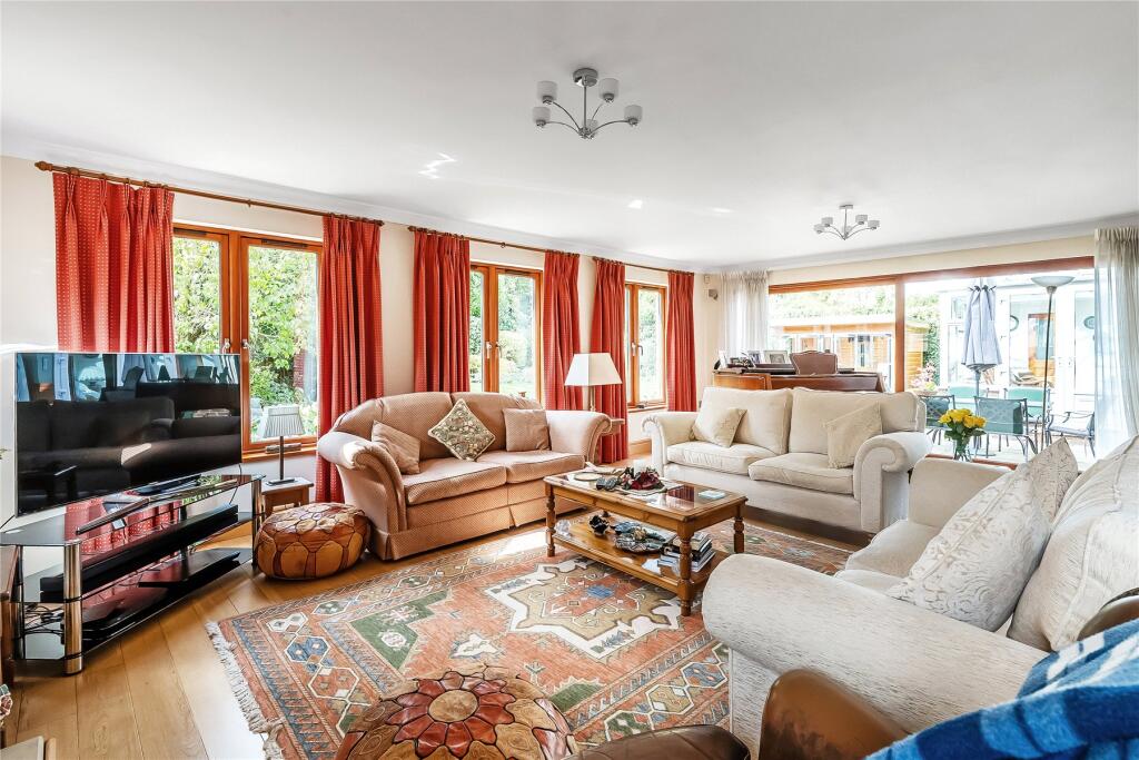 The Street, West Clandon, Surrey, GU4 photo 2