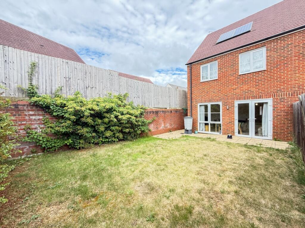 Wood Green Close, Stevenage, Hertfordshire, SG2 photo 3