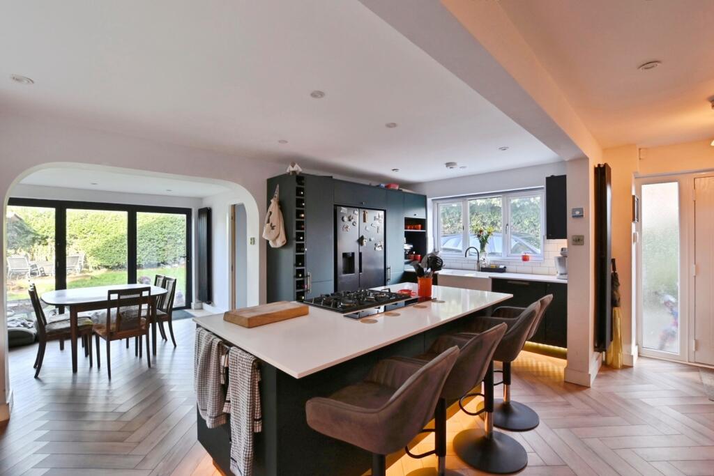 3-bed detached on South Grove, Petworth, West Sussex, GU28, £550,000