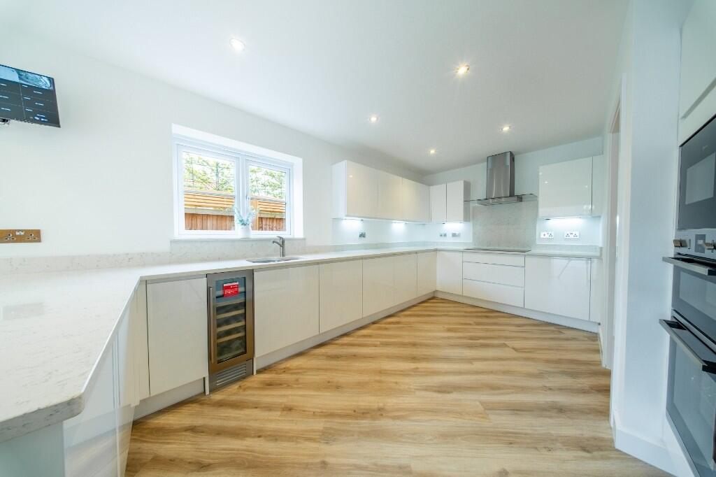 Van Dyk Village, 
Worksop Road, 
S43 4TD
 photo 4