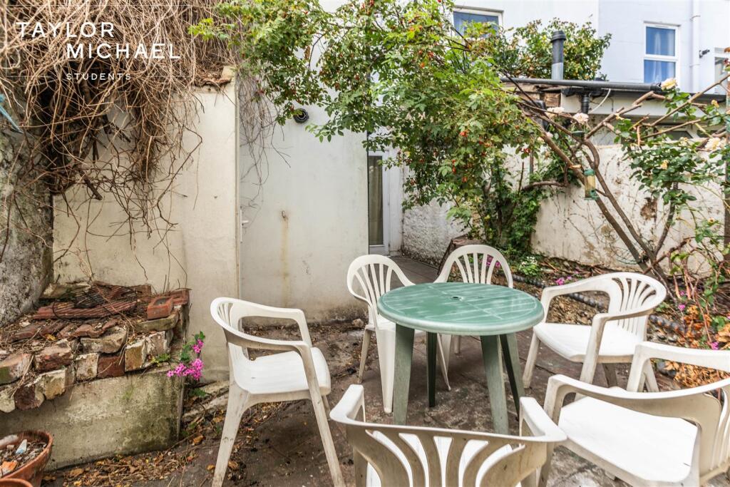 4 bedroom terraced house for rent