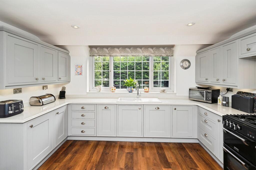House in Wirral, Liverpool City Region - View 4