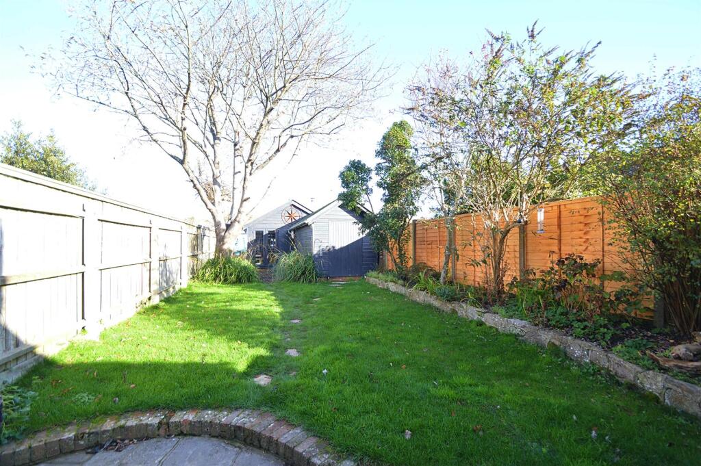 Charming Cottage * Whitwell photo 3