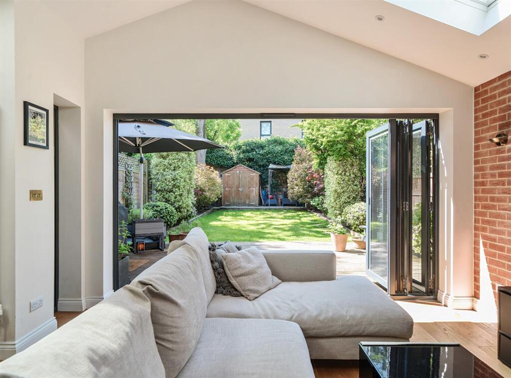 Main image of property: Brondesbury Park, London, NW2
