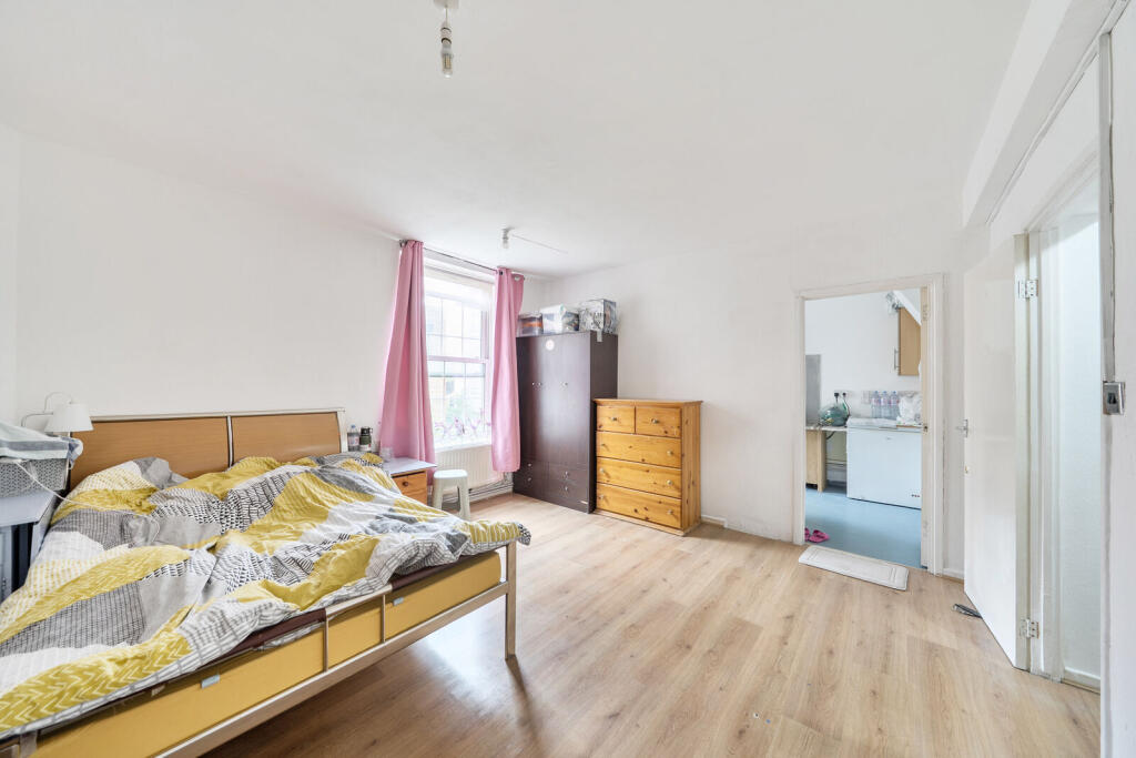 Apartment in London - View 5