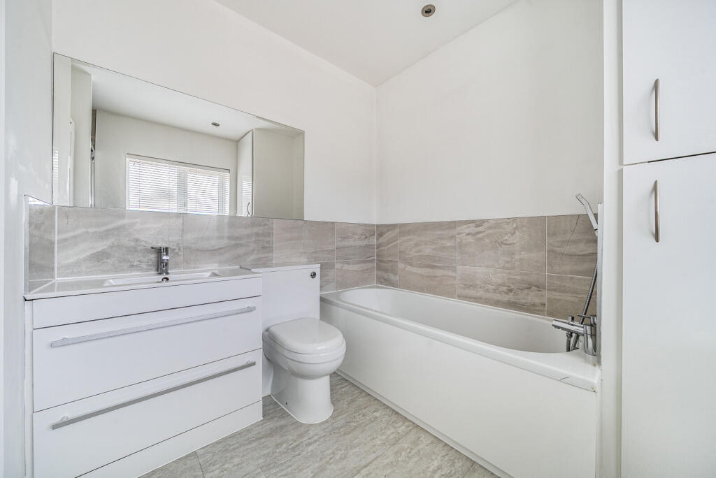 House in Waverley, Cranleigh - View 5