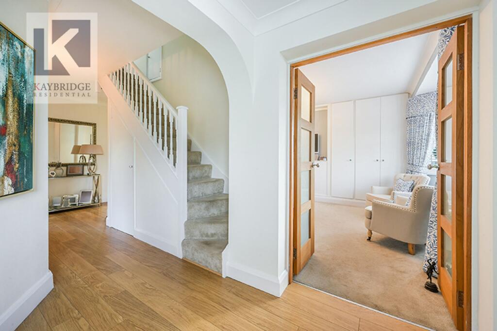 House in Epsom, Stoneleigh - View 4