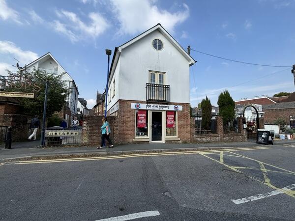 Main image of property: 23E Chapel Street, Petersfield, Hampshire, GU32