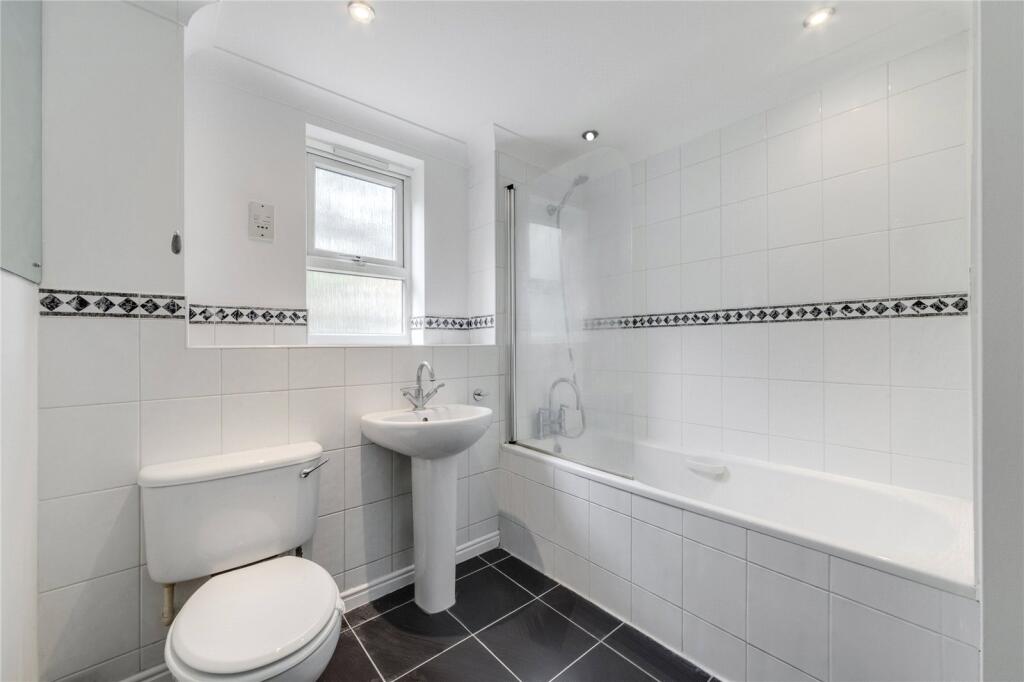 2 bedroom end of terrace house for rent