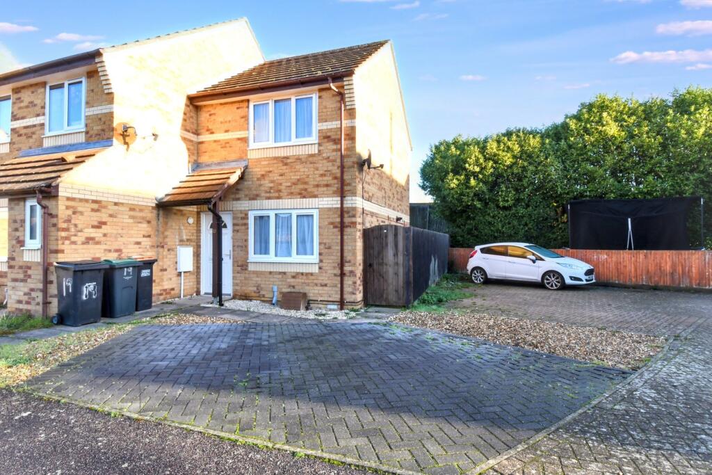 Main image of property: Nutwood Close, Bedford, MK41