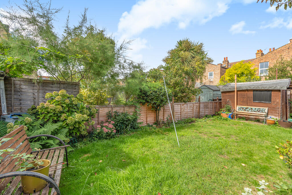Whitestile Road, Brentford photo 4
