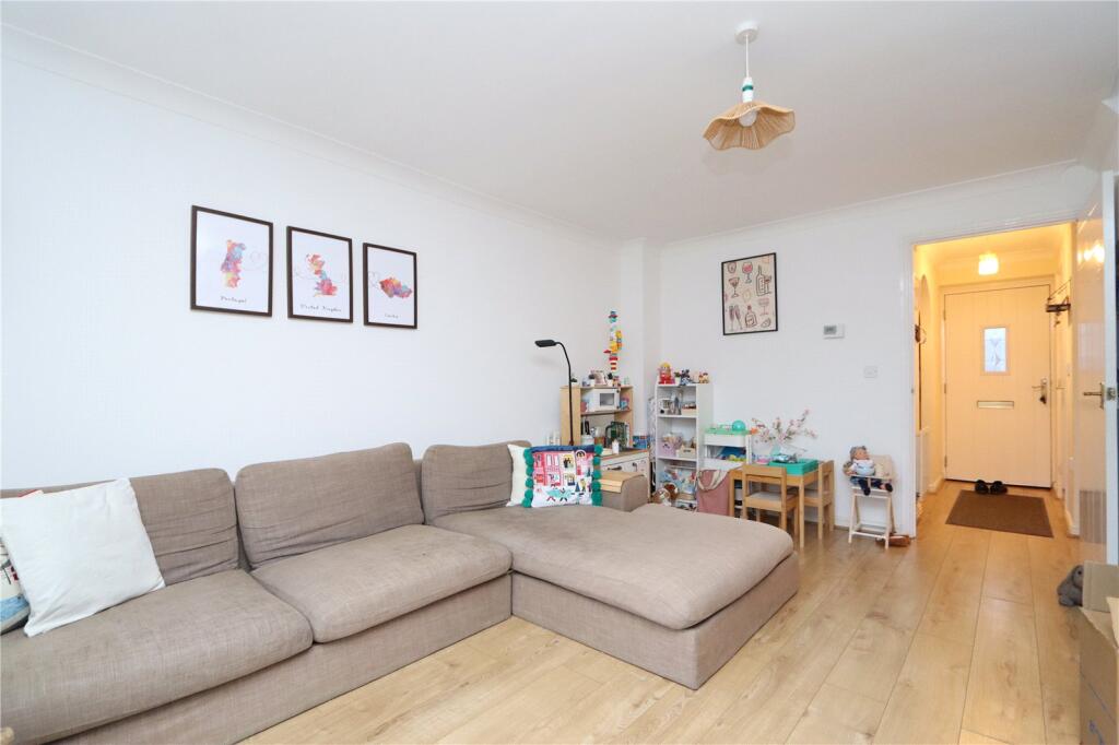 Oriel Close, Wolverton, Milton Keynes, Buckinghamshire, MK12 photo 3