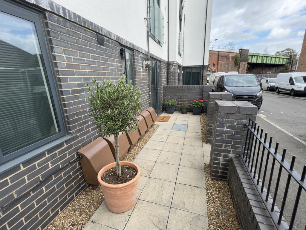 Apartment in Warwick, Sydenham, Royal Leamington Spa - View 3