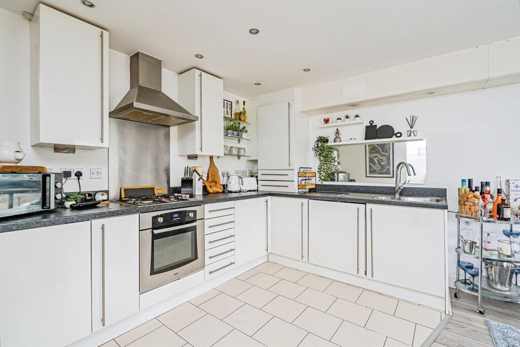 Apartment in Dudley, West Midlands - View 4