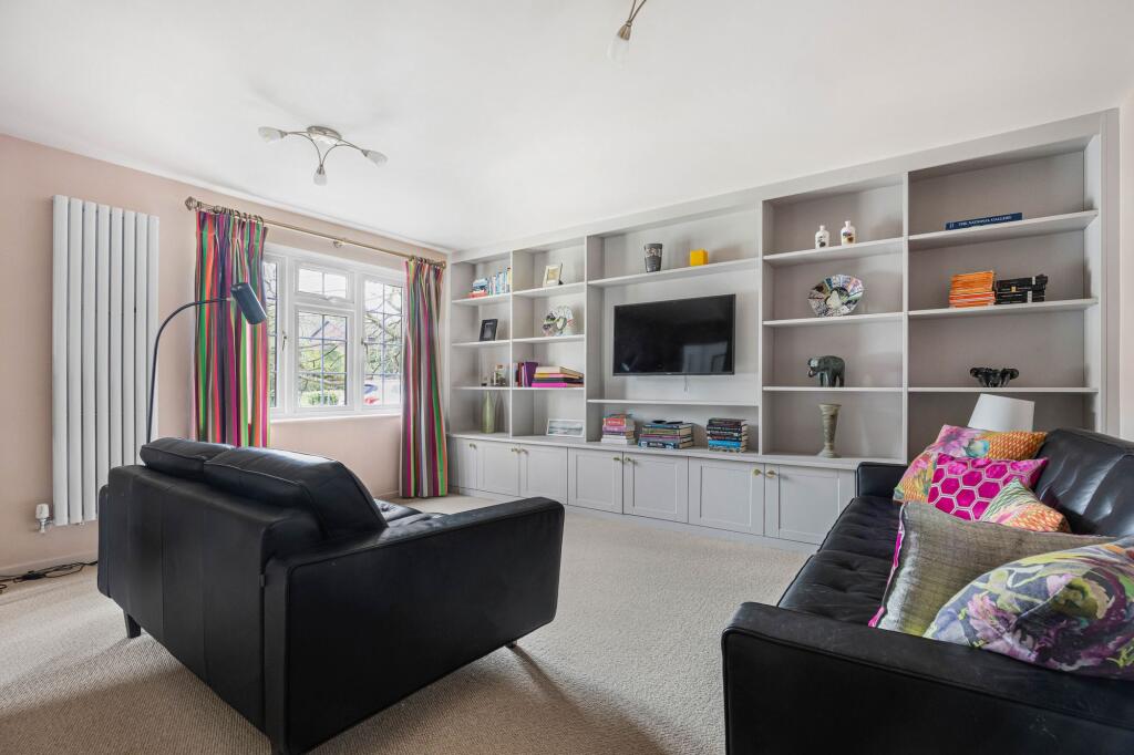 House in Hemel Hempstead, Wooburn - View 2