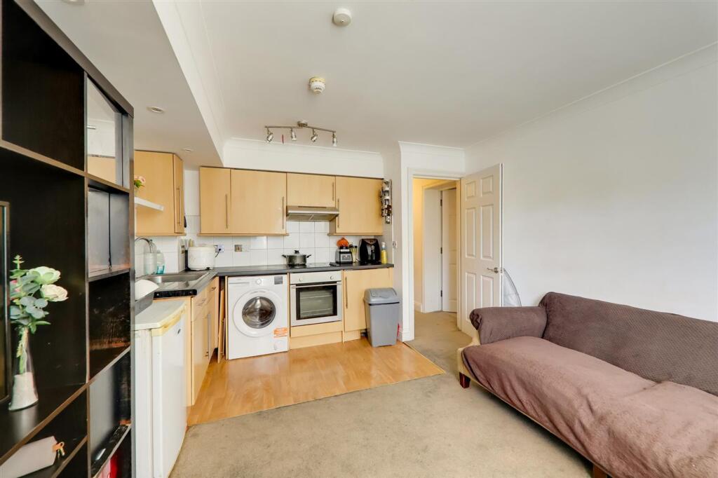 Apartment in Brighton - View 4
