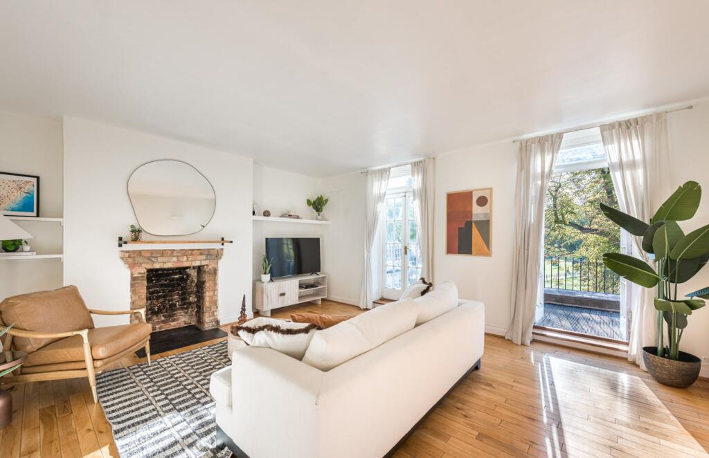 Main image of property: THE PAVEMENT, SW4