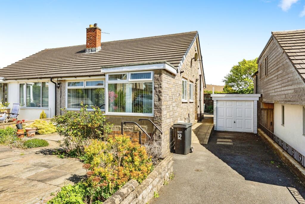 2-bed semi-detached on Norton Close, Halifax, £190,000