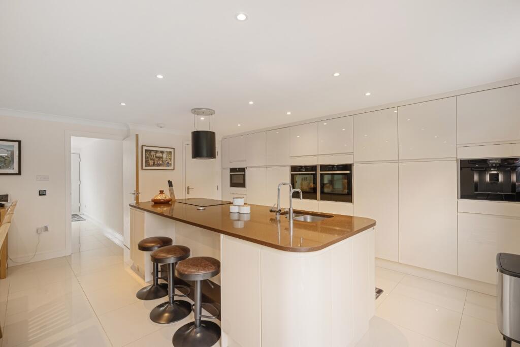 House in Dartford, Longfield Hill, Longfield and New Barn - View 5
