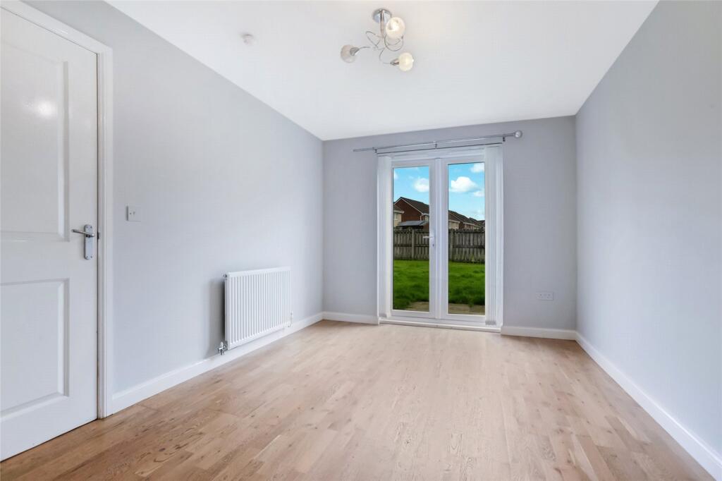 House in East Kilbride, Benthall, Crosshouse - More