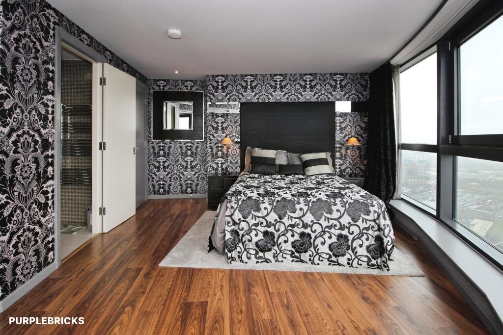 Apartment in Leeds, West Yorkshire - More
