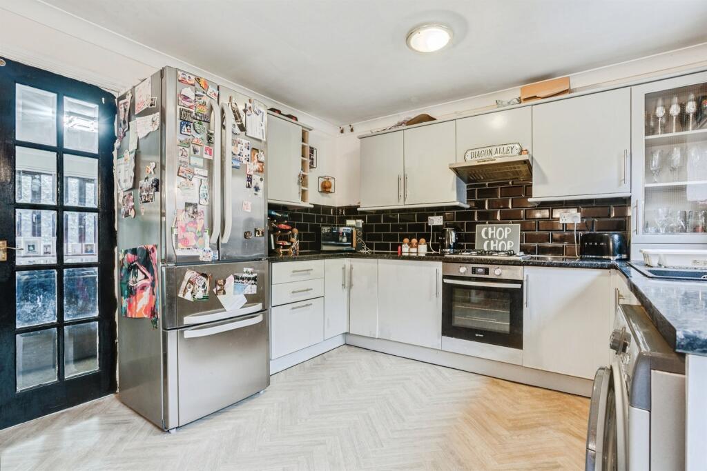 7, Atkinson Court, Normanton photo 3