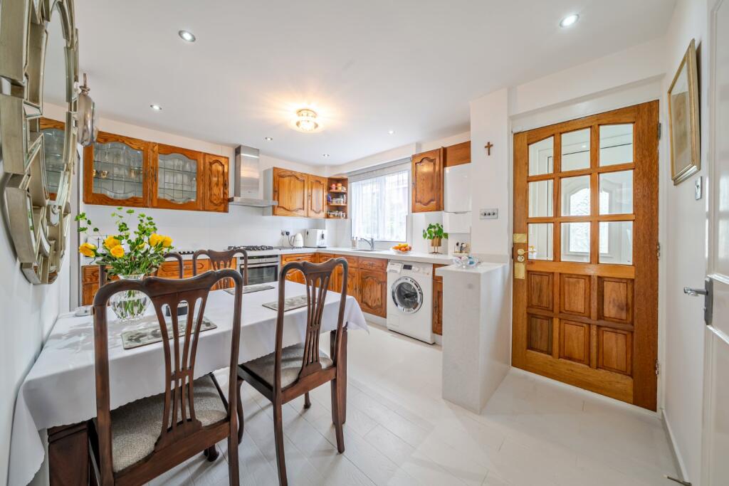 House in London - View 2