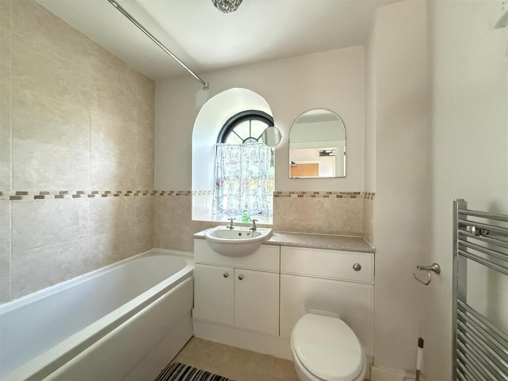 Apartment in Shrewsbury, Benbow Quay, Greenfields - More