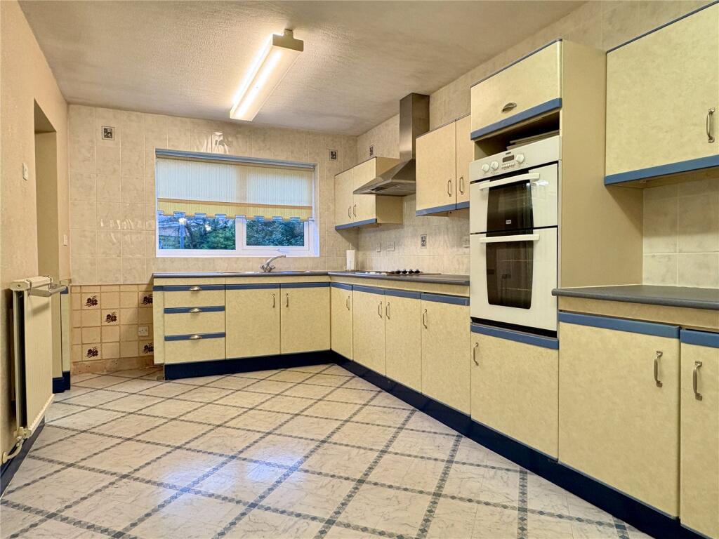 Kirklee Avenue, Chadderton, Oldham, Greater Manchester, OL9 photo 4