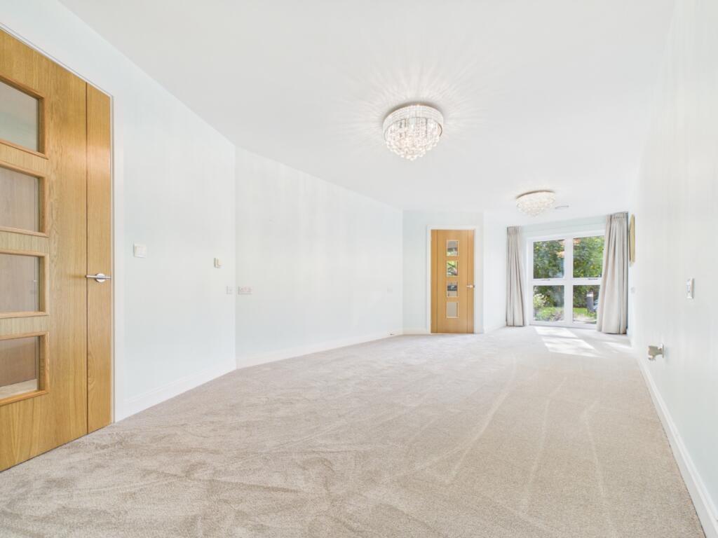Apartment in Wolverhampton, Tettenhall - View 2