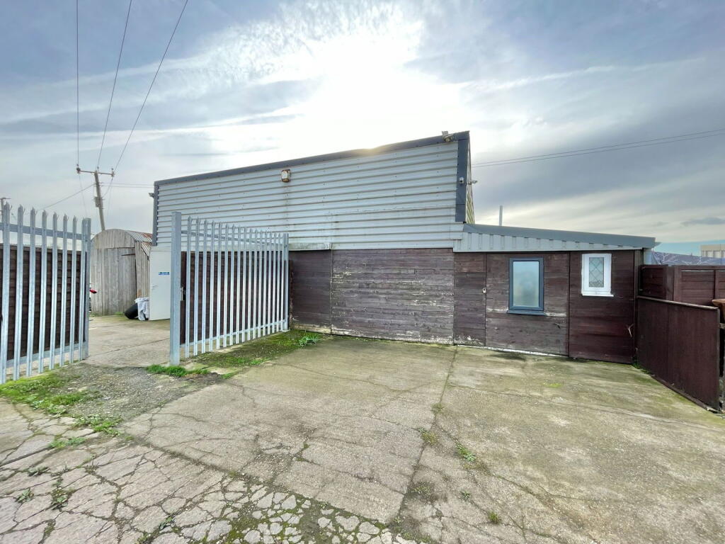 Euximoor Drove, Christchurch photo 2
