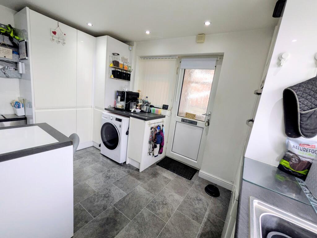 Additional image 14 of Frensham Grove, Bradford, BD7