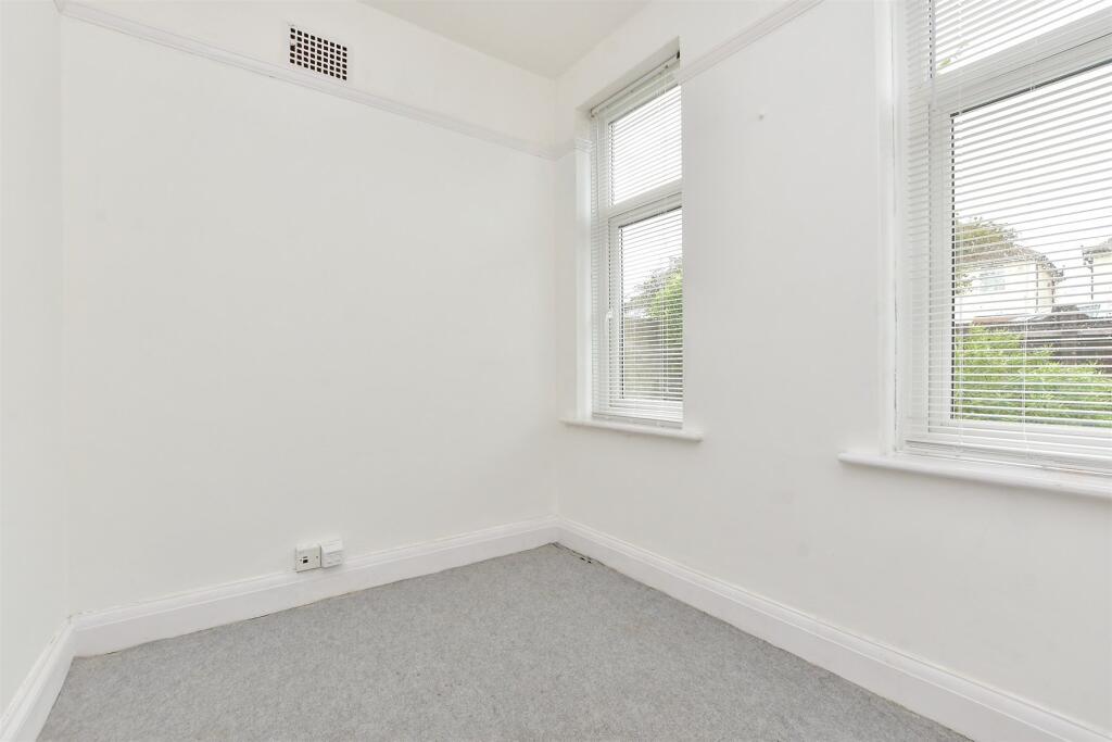 Streete Court Road, Westgate-On-Sea, Kent photo 4