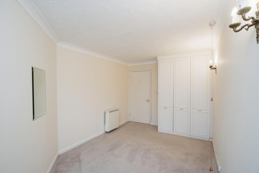 Apartment in Watford, Hertfordshire - More