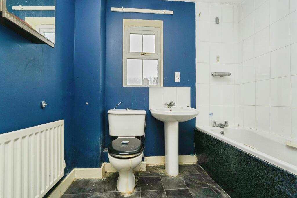 Apartment in Gloucester, Quedgeley - View 5