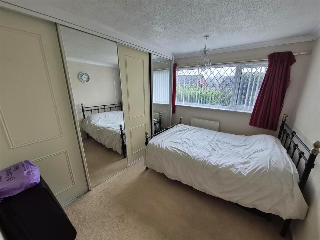 Larchwood Road, Exhall, Coventry photo 5