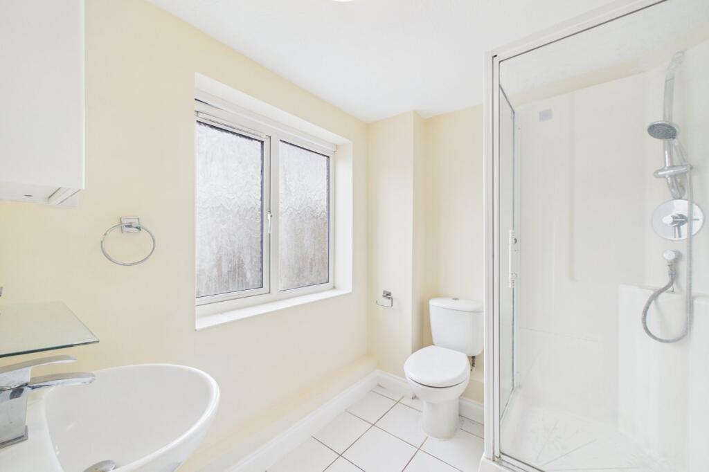 Apartment in Reading - View 6