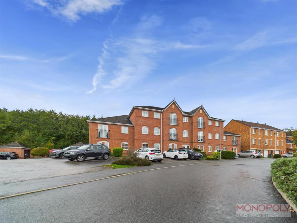1-bed flat on Pendinas, Wrexham, £95,000