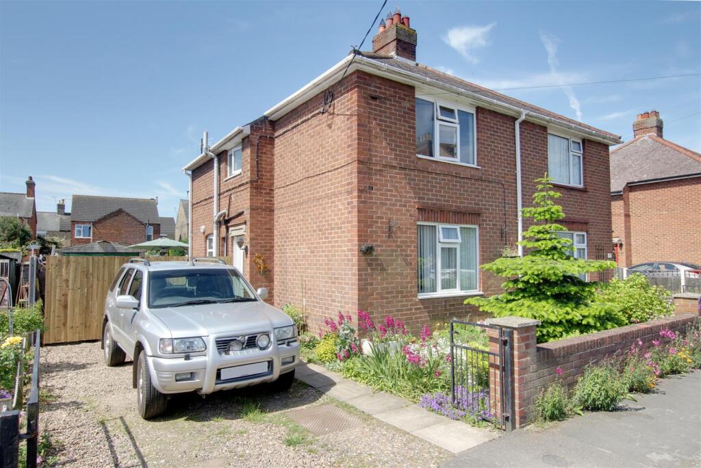 3-bed semi-detached on Parsons Lane, Alford, £198,000