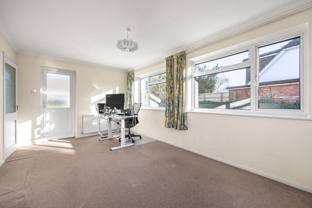 House in Maidenhead, Highway - View 5